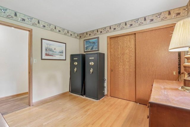885 Tara Hill W, Hartford, WI 53027
