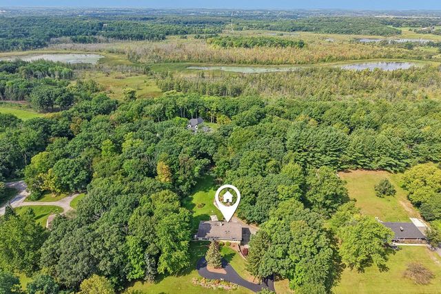 885 Tara Hill W, Hartford, WI 53027