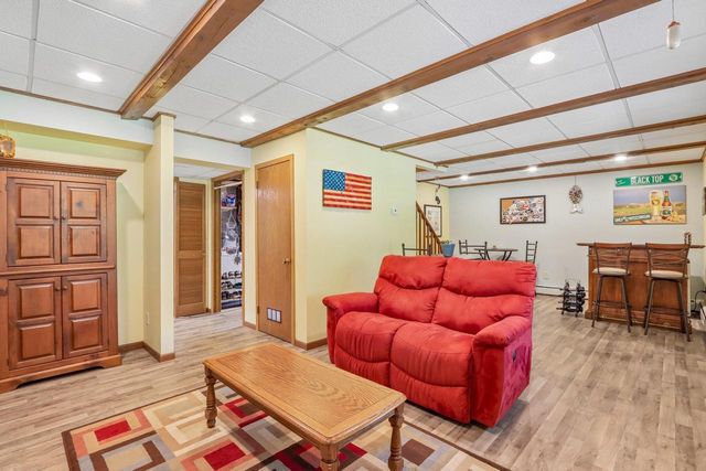 885 Tara Hill W, Hartford, WI 53027