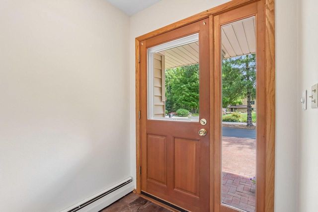 885 Tara Hill W, Hartford, WI 53027