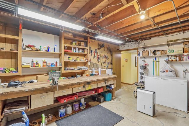 885 Tara Hill W, Hartford, WI 53027