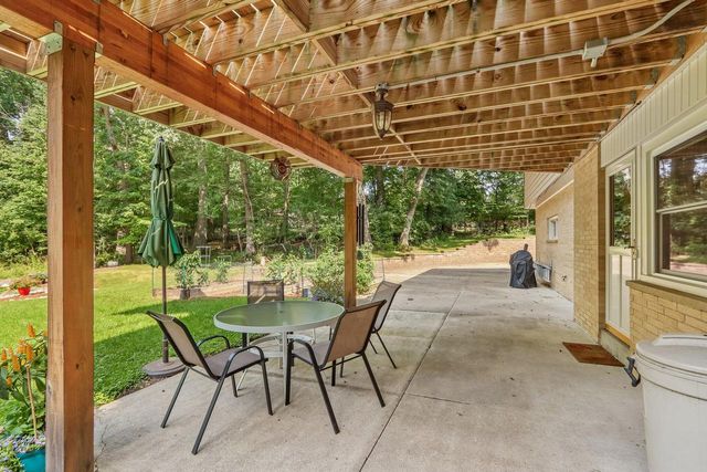 885 Tara Hill W, Hartford, WI 53027