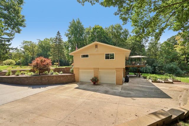 885 Tara Hill W, Hartford, WI 53027