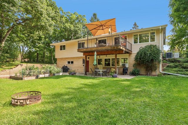 885 Tara Hill W, Hartford, WI 53027