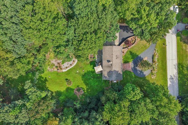 885 Tara Hill W, Hartford, WI 53027