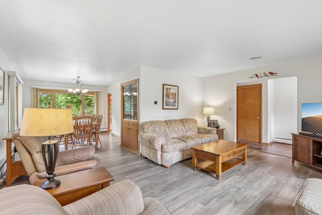 885 Tara Hill W, Hartford, WI 53027