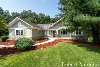 2025 Pine Nook Court NE, Grand Rapids, MI 49525