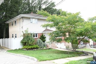 590 Carpenter Place 2, Ridgefield, NJ 07657