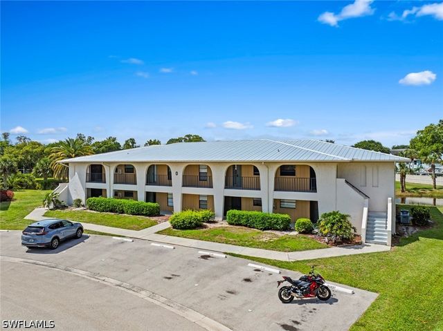 151 Cypress WAY E D3, Naples, FL 34110