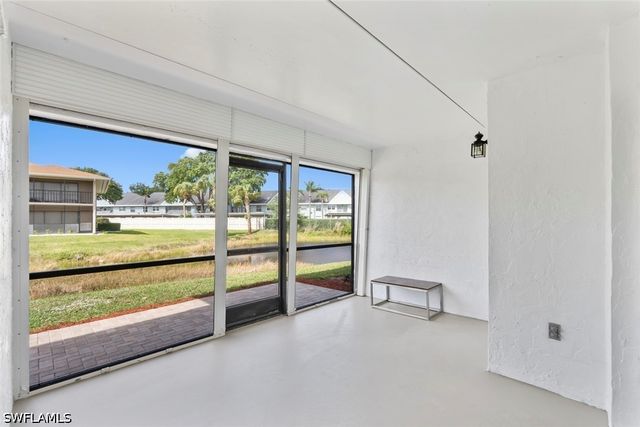 151 Cypress WAY E D3, Naples, FL 34110