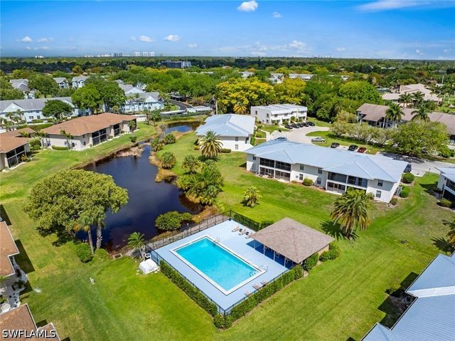 151 Cypress WAY E D3, Naples, FL 34110