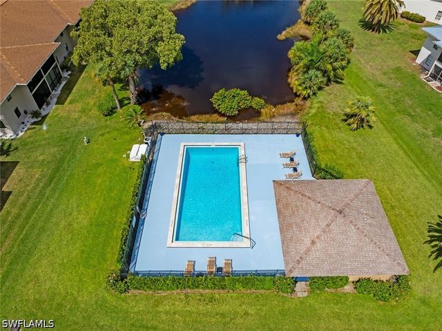 151 Cypress WAY E D3, Naples, FL 34110