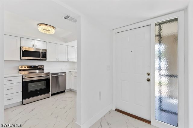 151 Cypress WAY E D3, Naples, FL 34110