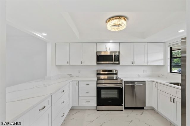 151 Cypress WAY E D3, Naples, FL 34110