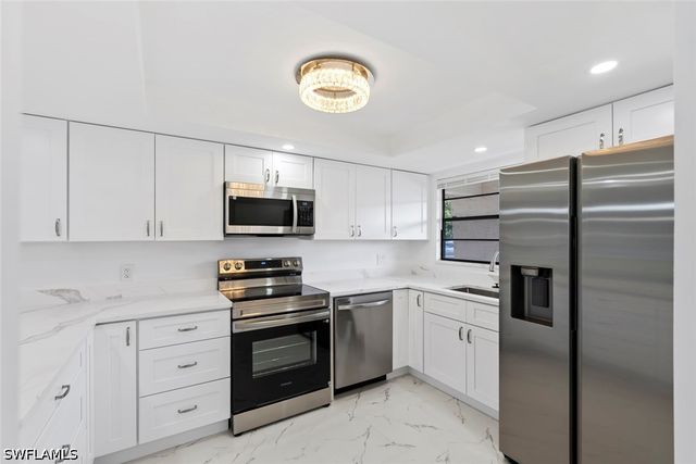 151 Cypress WAY E D3, Naples, FL 34110