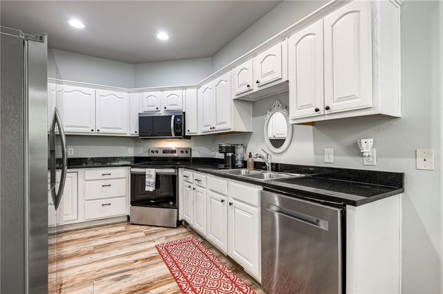 9 Llanon Lane, Bella Vista, AR 72714