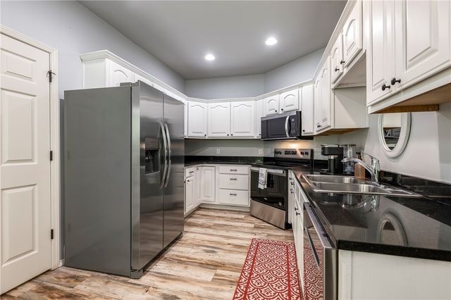 9 Llanon Lane, Bella Vista, AR 72714