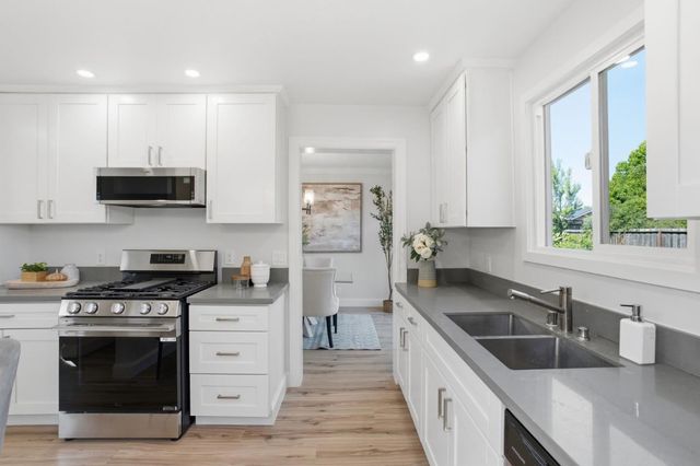 1140 Almanor Avenue, Menlo Park, CA 94025