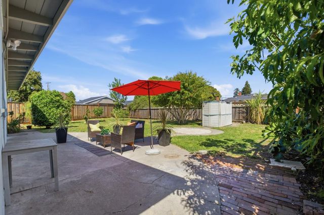 1140 Almanor Avenue, Menlo Park, CA 94025