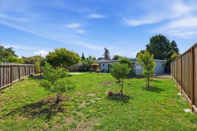 1140 Almanor Avenue, Menlo Park, CA 94025