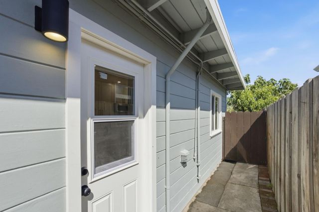 1140 Almanor Avenue, Menlo Park, CA 94025