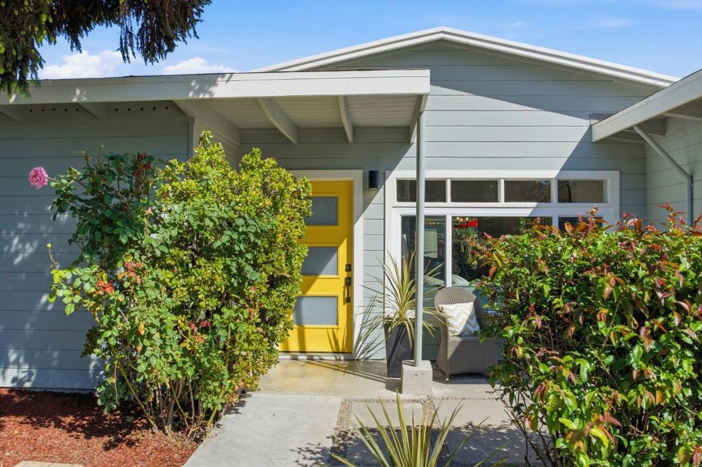 1140 Almanor Avenue, Menlo Park, CA 94025