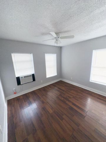 2711 Avenue K, Galveston, TX 77550