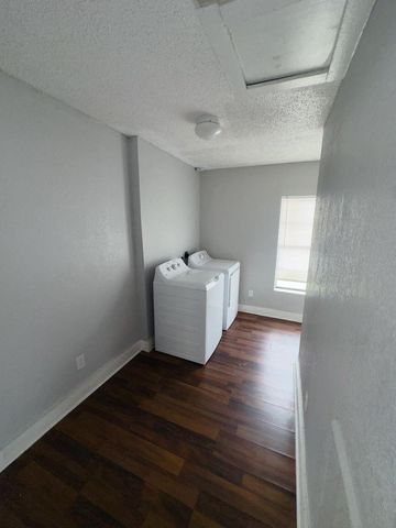 2711 Avenue K, Galveston, TX 77550