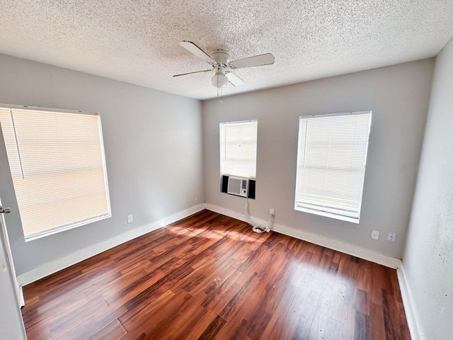 2711 Avenue K, Galveston, TX 77550