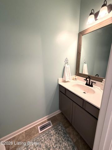 2000 Meadows Edge Ln, Louisville, KY 40245