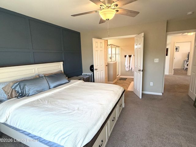 2000 Meadows Edge Ln, Louisville, KY 40245