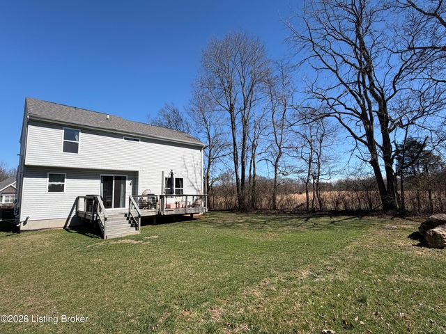 2000 Meadows Edge Ln, Louisville, KY 40245