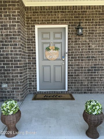 2000 Meadows Edge Ln, Louisville, KY 40245