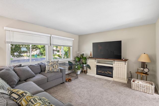 7460 Berkshire Way, Maple Grove, MN 55311