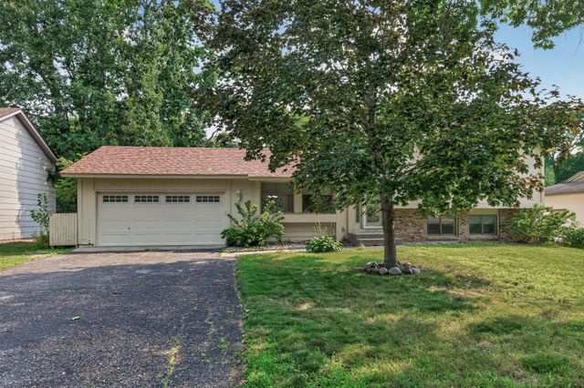 7460 Berkshire Way, Maple Grove, MN 55311