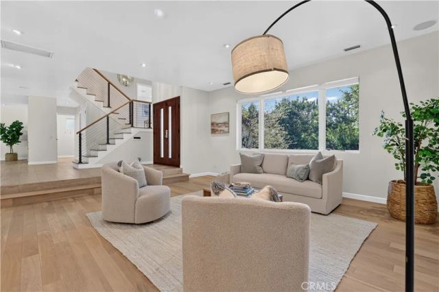 4262 Levitt, Sherman Oaks, CA 91403
