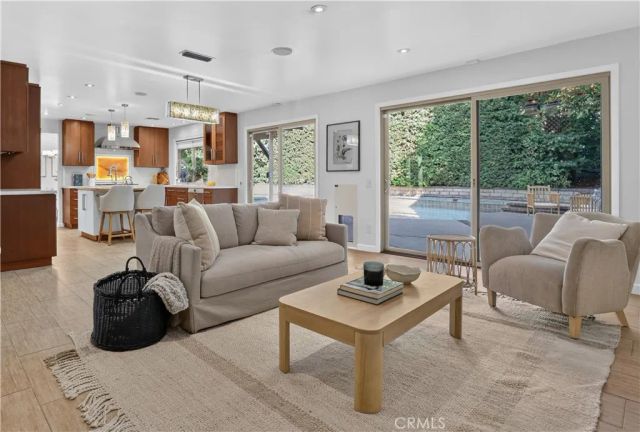 4262 Levitt, Sherman Oaks, CA 91403
