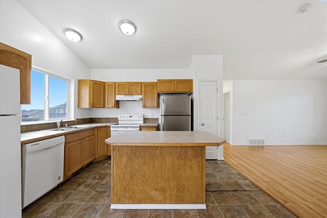 5808 Hudson Dr, Pasco, WA 99301