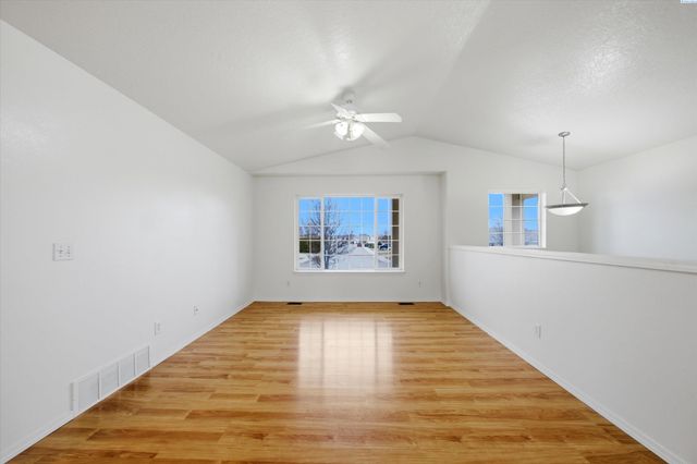 5808 Hudson Dr, Pasco, WA 99301