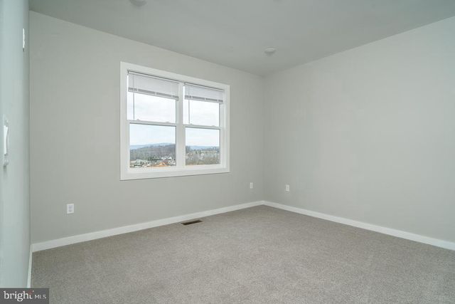 1528 CROWNPOINT DR, Harrisonburg, VA 22801