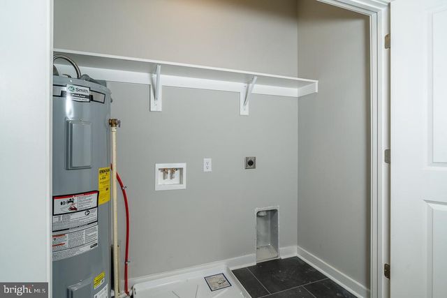 1528 CROWNPOINT DR, Harrisonburg, VA 22801