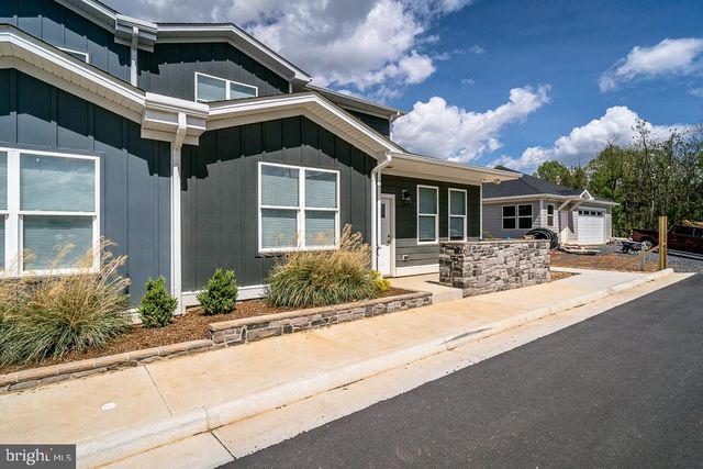 1528 CROWNPOINT DR, Harrisonburg, VA 22801