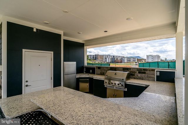 1528 CROWNPOINT DR, Harrisonburg, VA 22801