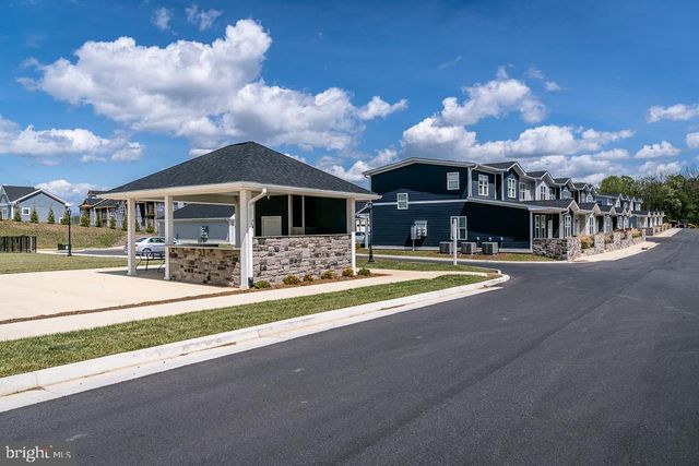 1528 CROWNPOINT DR, Harrisonburg, VA 22801