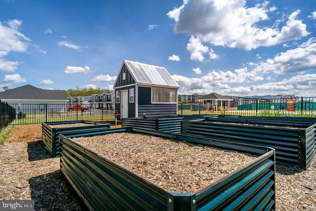 1528 CROWNPOINT DR, Harrisonburg, VA 22801