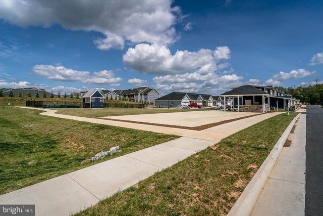 1528 CROWNPOINT DR, Harrisonburg, VA 22801