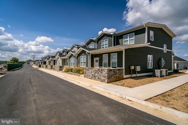 1528 CROWNPOINT DR, Harrisonburg, VA 22801