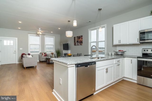 1528 CROWNPOINT DR, Harrisonburg, VA 22801