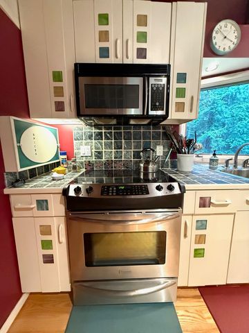 367 Stratton Gate Road, Jamaica, VT 05343