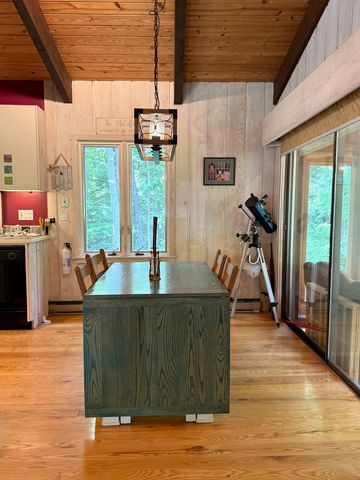 367 Stratton Gate Road, Jamaica, VT 05343